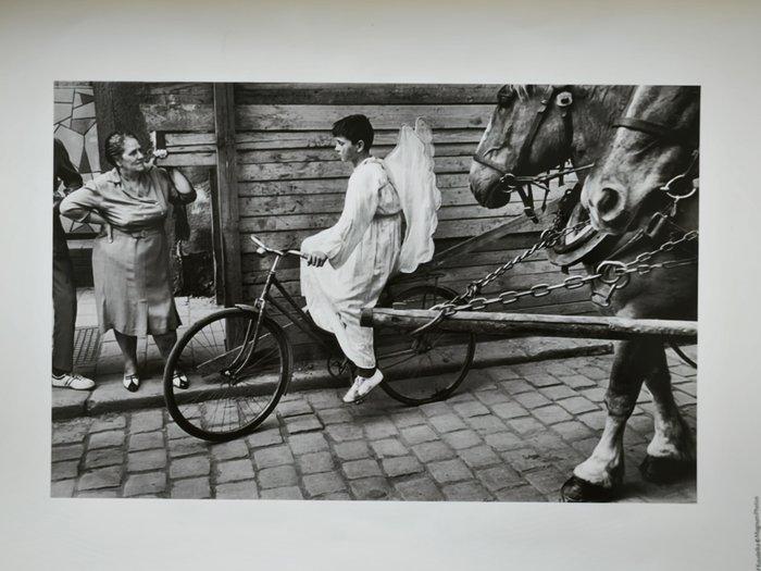 Josef Koudelka - Carnival in Olomouc, Czechoslovakia, 1968., Antiek en Kunst, Kunst | Designobjecten