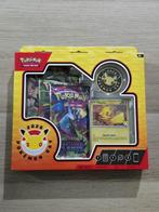 Pokémon - 4 Box - Pokemon Day 2026 Collection - Various sets, Hobby en Vrije tijd, Nieuw