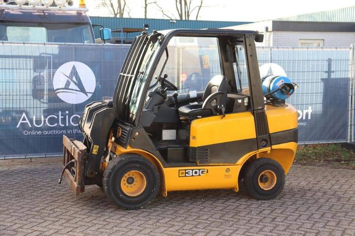 Veiling: Verreiker JCB 30G LPG 3000kg 4.1m 2010, Articles professionnels, Machines & Construction | Grues & Excavatrices, Enlèvement
