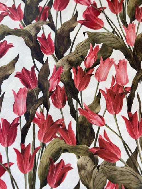 woontextiel met rode tulpen - Textiel - 250 cm - 280 cm, Antiek en Kunst, Antiek | Tapijten, Tafelkleden en Textiel