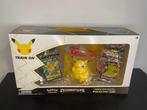 Pokémon - 1 Box - Celebrations Pikachu VMAX Premium Figure, Hobby en Vrije tijd, Nieuw