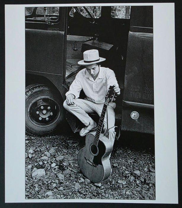 Elliott Landy - Bob Dylan posant avec sa guitare, Antiek en Kunst, Kunst | Designobjecten