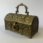 Kist - Reliquary Chasse - Relic box - Casket bronze - ca., Antiquités & Art
