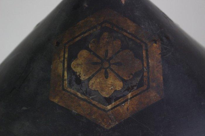 Armure - Japon - Ashigaru, Teppotai Jingasa avec Mon de la, Antiek en Kunst, Antiek | Overige Antiek
