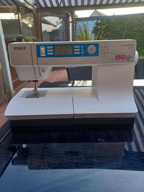 Pfaff Expression 150 Anniversary naaimachine, Hobby en Vrije tijd, Naaimachines en Toebehoren, Naaimachine, Zo goed als nieuw