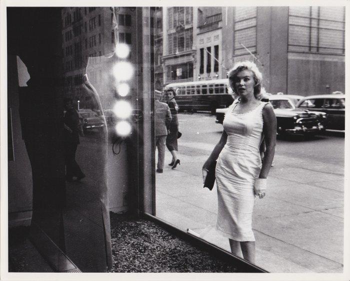 Sam Shaw (attribuée à ) - Marilyn Monroe Fifth Ave. New York, Antiek en Kunst, Kunst | Designobjecten