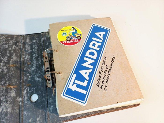 divers 567 x Motorcross en motoren stickers diverse - 567, Verzamelen, Stickers