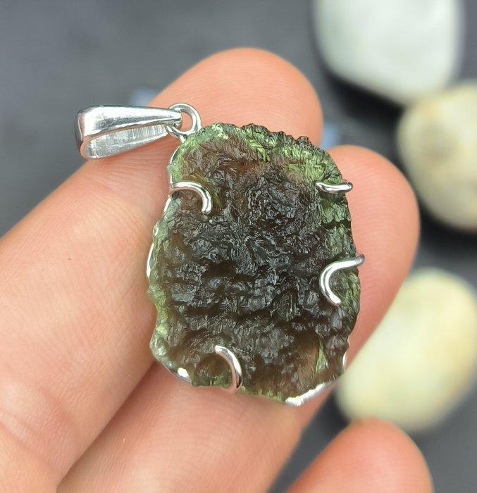 Zilveren hanger met geselecteerde hoogkwalitatieve moldaviet, Verzamelen, Mineralen en Fossielen