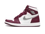 Air Jordan 1 Retro High OG Bordeaux - Maat 42 EU, Ophalen of Verzenden, Nieuw