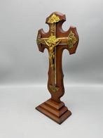 Kruis - Metaal, Hout - 1950-1960 - Kruisbeeld op voet, Antiek en Kunst