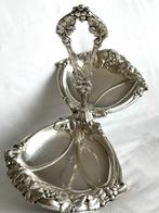 Verzilverde Art Nouveau presenteer schaal met elegante