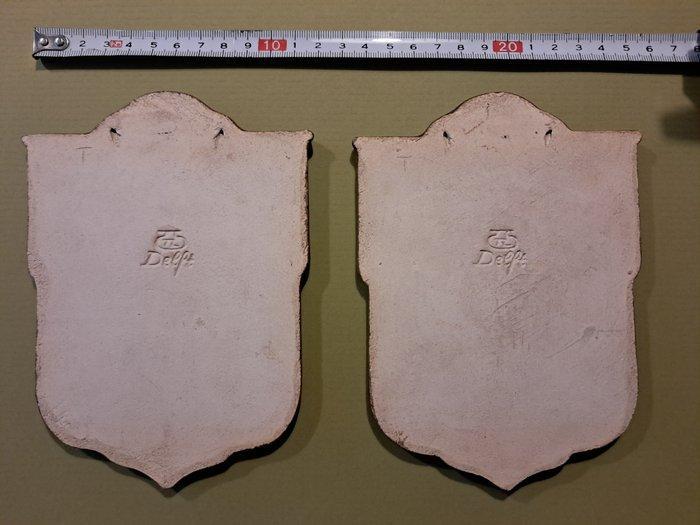 Tegel (2) - Hoofdletters W en J - De Porceleyne Fles, Delft, Antiek en Kunst, Antiek | Glaswerk en Kristal