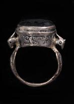 Ottomaanse Rijk Zilver-metaal Ring met Zwarte Hardsteen, Antiek en Kunst