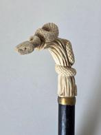 Exclusief handsnijwerk van een Slang Wandelstok - Hertshoorn, Antiek en Kunst