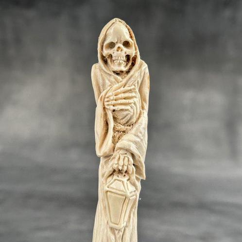 Snijwerk, NO RESERVE PRICE - Grim Reaper Carving from a deer, Antiek en Kunst, Kunst | Designobjecten