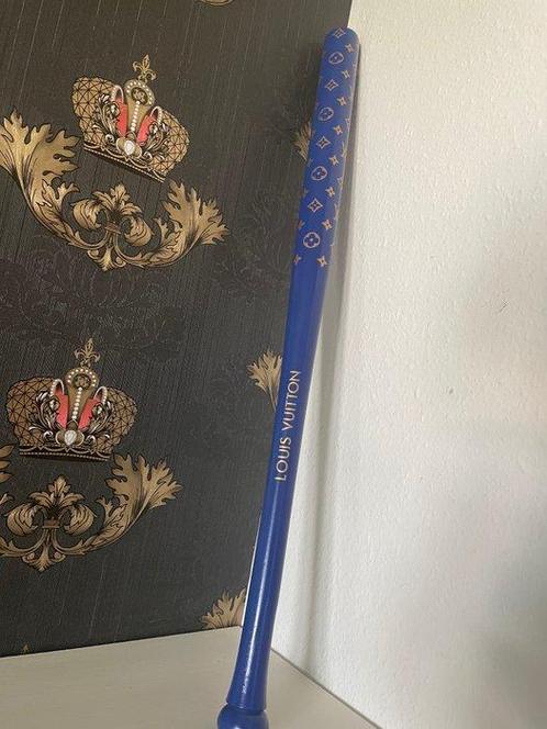 J.Reinhardt - Louis Vuitton Royal Blue & Gold Baseball Bat, Antiquités & Art, Art | Peinture | Moderne