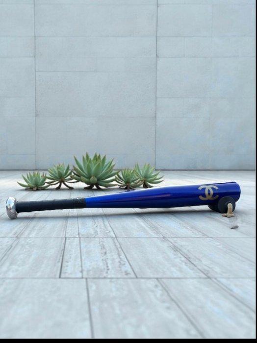 Artfab - Batte baseball Bleu de Chanel, Antiek en Kunst, Kunst | Designobjecten