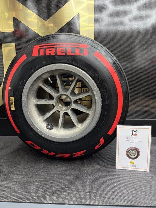 Pneu complet sur la roue - Pirelli - 2021, Verzamelen, Automerken, Motoren en Formule 1