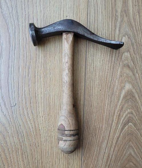Lot de 4 Marteaux de métiers divers : cordonnier, tapissier,, Antiek en Kunst, Antiek | Speelgoed