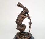 Beeldje - A hunting hare - Brons, Antiek en Kunst