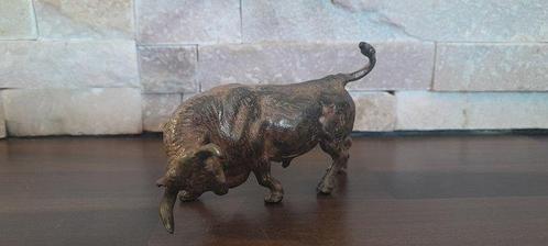 Pierre Chenet (XX-XXI) - Sculpture, Le Taureau Chargeant -, Antiek en Kunst, Curiosa en Brocante