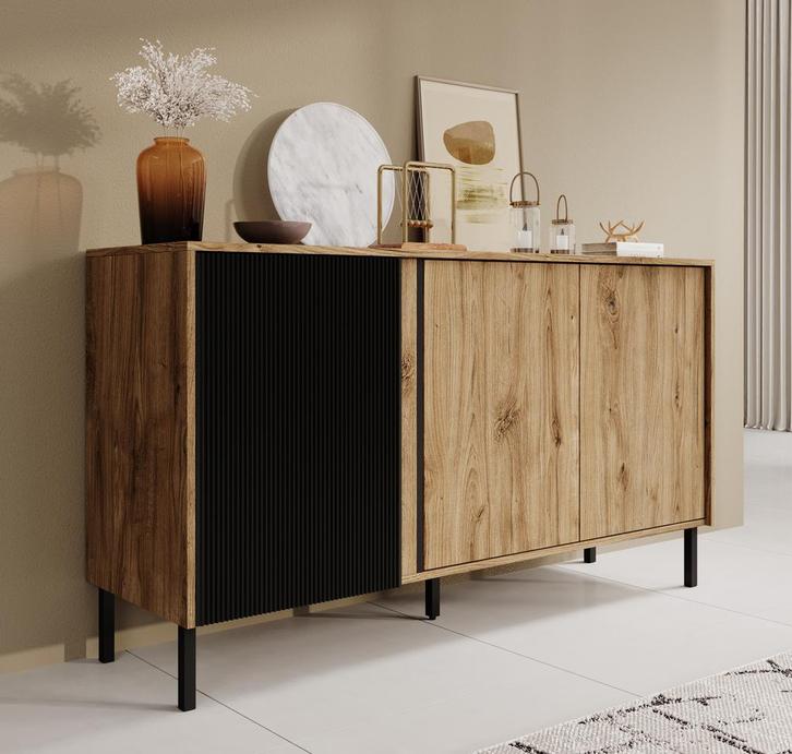 Meubella | Dressoir eiken 145cm | Kast met 3 deuren, Huis en Inrichting, Kasten | Dressoirs, 25 tot 50 cm, Nieuw, 100 tot 150 cm