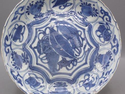 Assiette - Decorated with precious objects - Porcelaine, Antiek en Kunst, Antiek | Overige Antiek