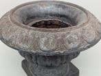 Vase - Pot de fleurs – fonte avec décor en relief - Fonte, Antiek en Kunst