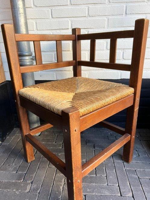 Stoel - Eikenhouten hoekstoel met biezen zitting - Eik -, Antiek en Kunst, Kunst | Designobjecten