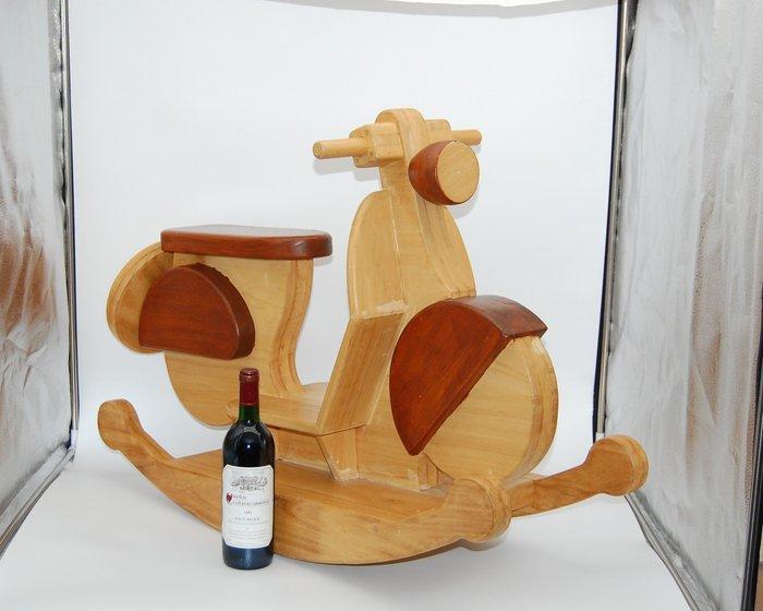 Einzelstück - sculptuur, Vespa-Schaukelpferd - 65 cm - Hout, Antiquités & Art, Curiosités & Brocante