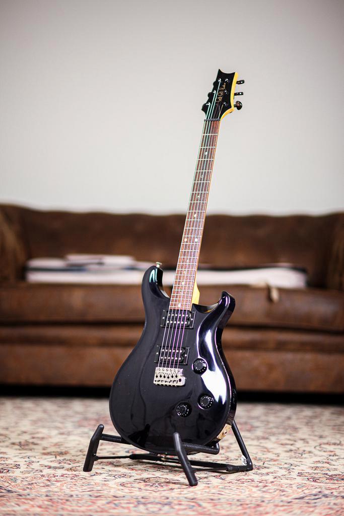 PRS CE 24 | Black Cherry, Musique & Instruments, Instruments à corde | Guitares | Électriques, Envoi