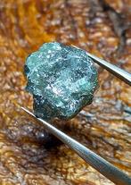 Grote natuurlijke ruwe blauwe diamant. 8,64 karaat. Kleine