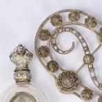 Verzameling: Parfum-flacon, hanger, gespen - Porte-monnaie