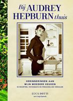 Bij Audrey Hepburn thuis 9789021562452, Boeken, Kookboeken, Luca Dotti, Luigi Spinola, Zo goed als nieuw, Verzenden