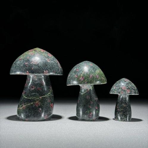 GEEN MINIMUMVERKOOPPRIJS - Prachtige set van 3 Ruby Rock, Antiek en Kunst, Kunst | Designobjecten