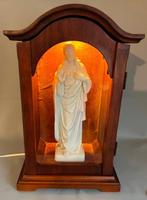 Vitrine (2) - Hout, Porselein - Vitrine met beeld van Jezus