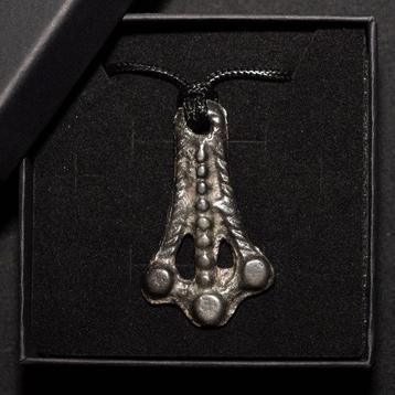 Viking periode Brons beautiful (white) bronze dragon foot