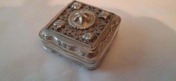 Pepermuntdoos - Antieke Zilveren Hollandse Pepermuntdoos met, Antiek en Kunst, Antiek | Zilver en Goud