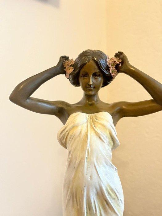 Sculpture, Nymph of the Valley, Lady in white dress. - 34 cm, Antiek en Kunst, Curiosa en Brocante