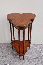 Table ambulante in Schildvorm met Kubus Parquetry -