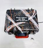 Vanessa Fodera (1981) - NO WAR LUXURY WATCH BOX - ART & TIME, Antiek en Kunst, Kunst | Schilderijen | Modern