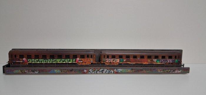 Joe Monster - Granite L.E.D. graffiti diorama, Antiek en Kunst, Kunst | Designobjecten