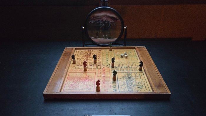 Bordspel - Damspel en paardenrace - Hout, Antiek en Kunst, Antiek | Overige Antiek