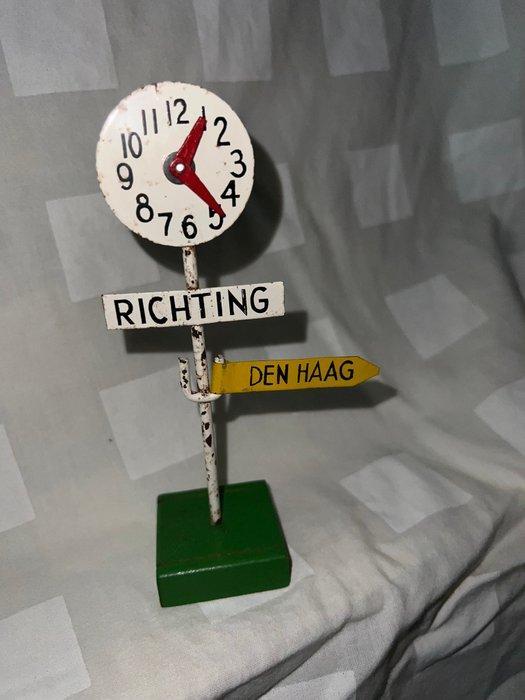 Märklin - Blikken speelgoed - Voetgangers spoorwegovergang -, Antiek en Kunst, Antiek | Speelgoed