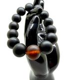 Armband met Baltische amber kralen in zwart/cognac, 16 mm,