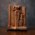LÉgypte ancienne, ex-voto de maternité en terre cuite avec