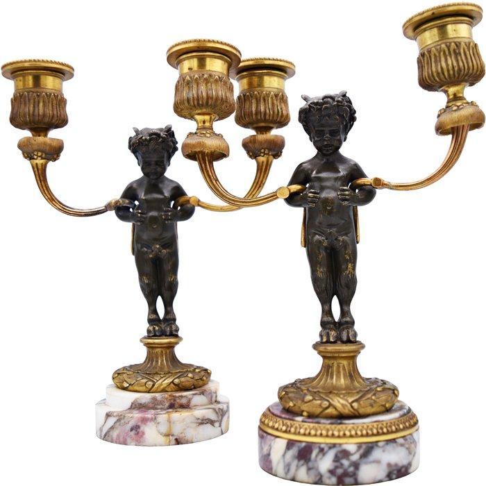 Kandelaber Luis XVI - Sátiros (2) - Gepatineerd brons, Antiek en Kunst, Antiek | Meubels | Stoelen en Sofa's