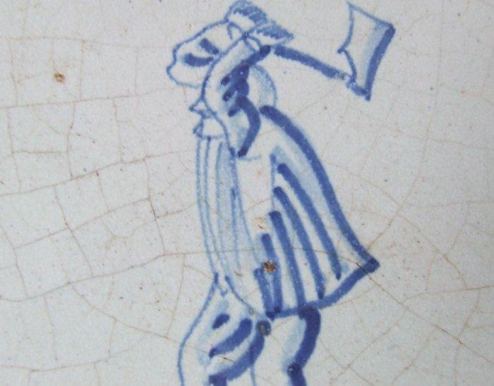 Tegel - Timmerman met Hakbijl - 1650-1700, Antiquités & Art, Antiquités | Verre & Cristal