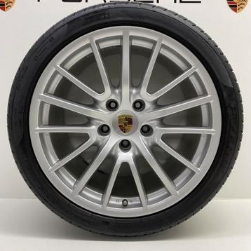 Porsche 997 2/4  19inch SportDesign zilver met banden 8MM disponible aux enchères