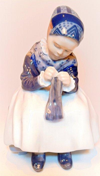 Royal Copenhagen - Beeldje - Niña tejiendo - Porselein, Antiquités & Art, Antiquités | Verre & Cristal